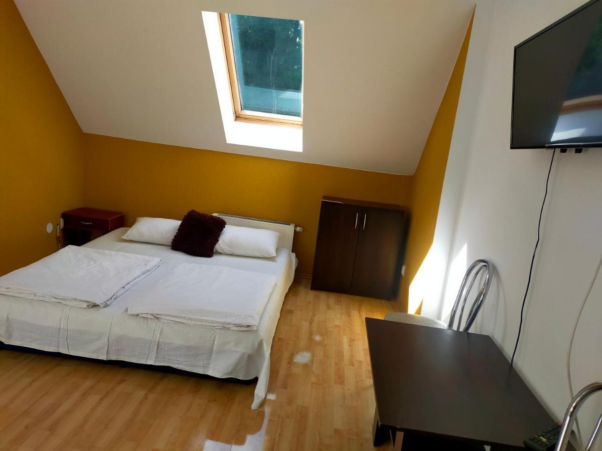 Hostel Madeira Гданськ Екстер'єр фото