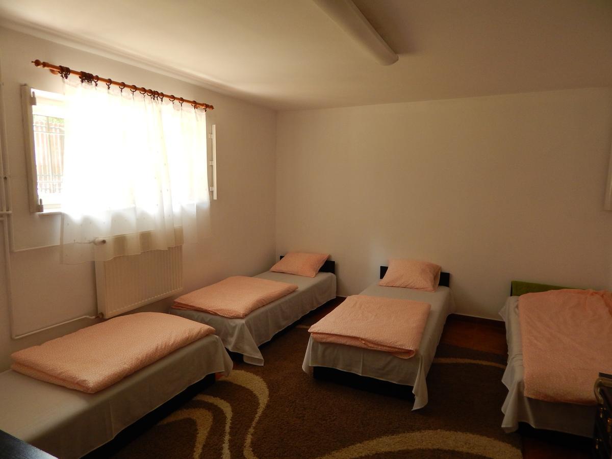 Hostel Madeira Гданськ Екстер'єр фото