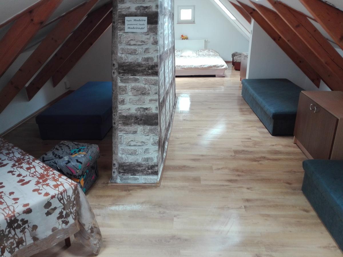 Hostel Madeira Гданськ Екстер'єр фото